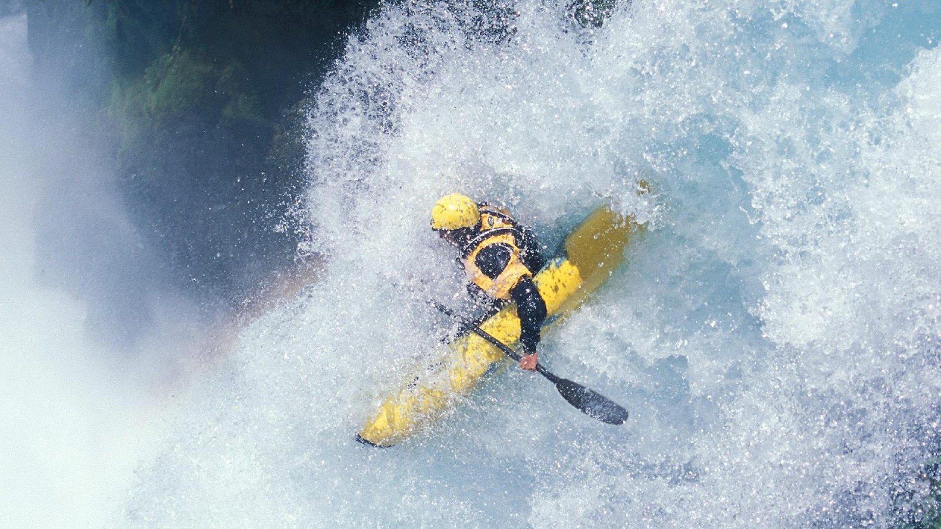 媒体报道：赛事专栏作者对热门对局的战术解读，热门对战平台