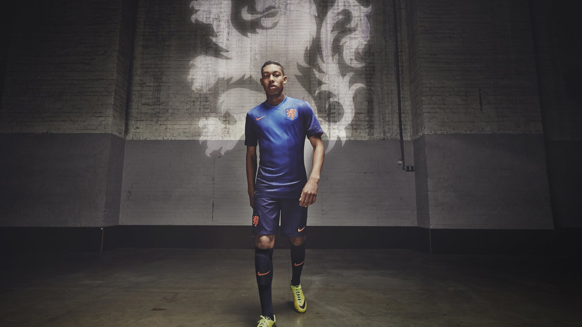 3-3!2-2!欧冠乱了:三大劲旅翻车,巴萨送大礼,切尔西爆冷丢分,欧冠足球3