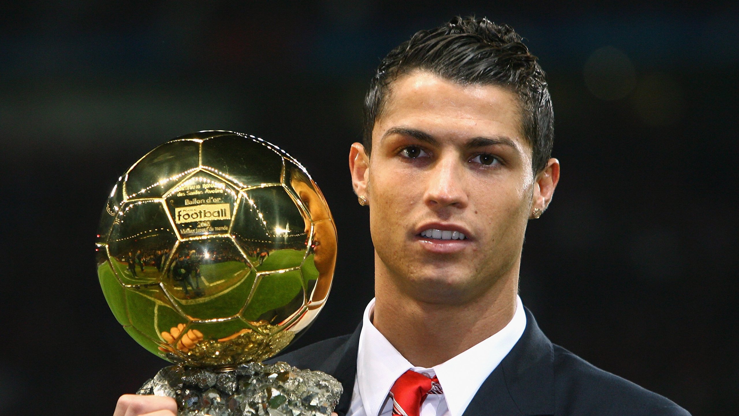 34-4,太疯狂!英超冠军轰34球9连胜完爆对手,位居英超前2,英超38轮顺序